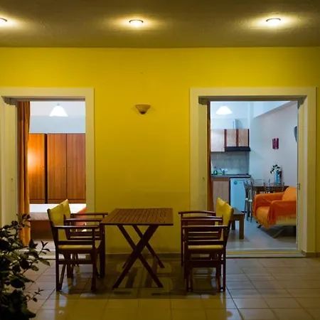 Aparthotel Vakis 3*
